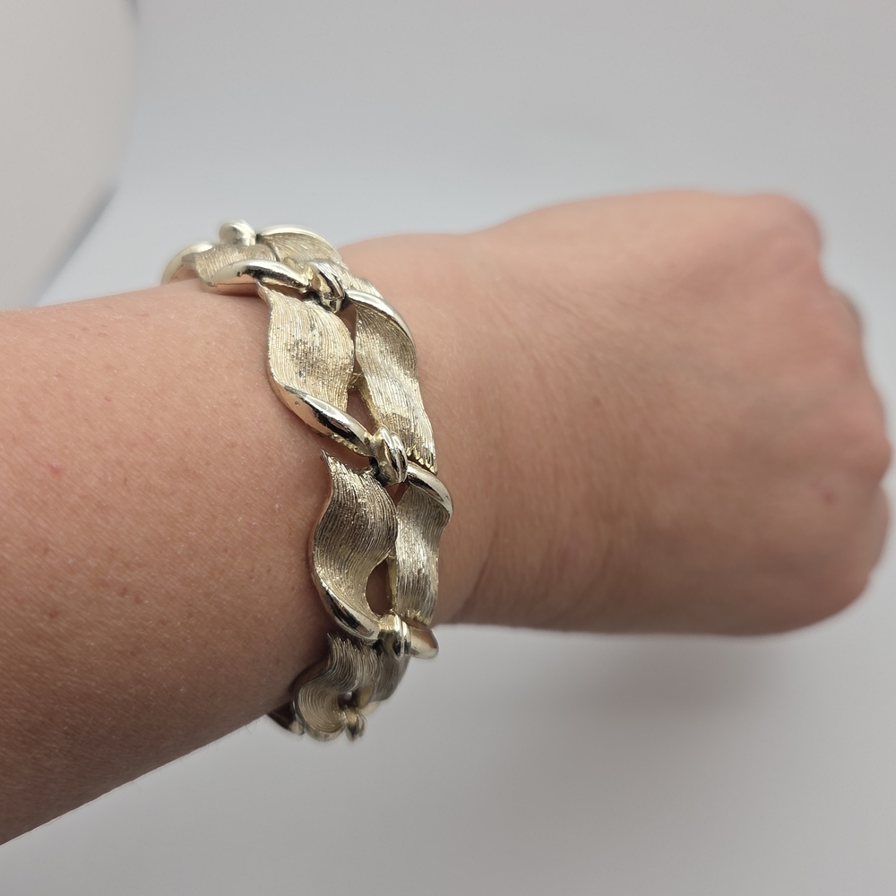 Vintage Lisner Gold Tone Bracelet